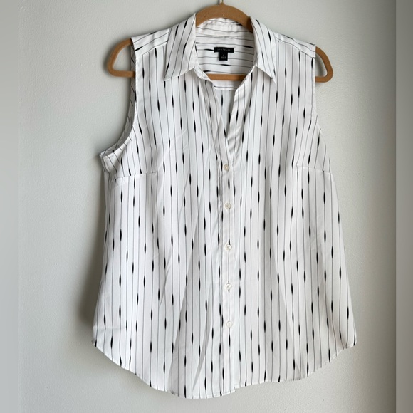 Ann Taylor White and Black Sleeveless Button-Down Shirt - Picture 1 of 4